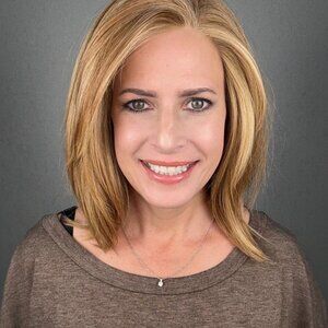 Raquel Welch "Straight to Camera" in Honey Ginger